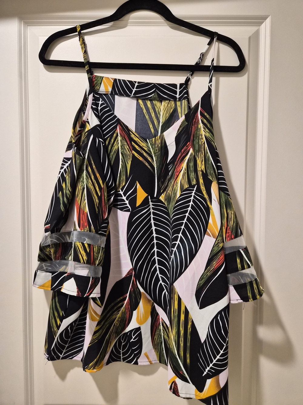 Cold-Shoulder Leaf Print Women's Skirt - Black Multicolor